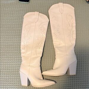 Elegant White Knee-High Women's Boots